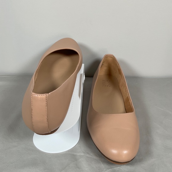PRACTICALLY NEW Naturalizer flats - Picture 3 of 5